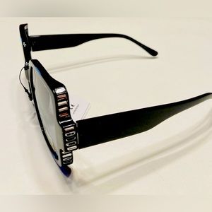 Women’s VG Designer Sunglasses!  (New)